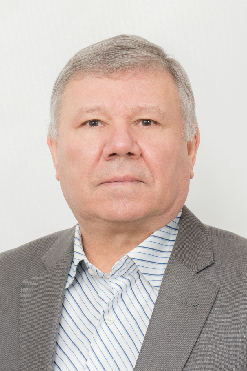 Запорожану Степан Павлович, врач - профпатолог,  зам. главного врача по медчасти Медицинского центра Доктора Амосовой в Алуште, Крым
